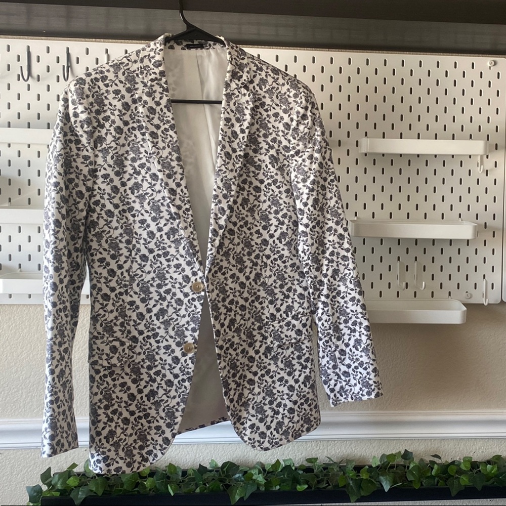 jf j.ferrar White and Black Blazer
